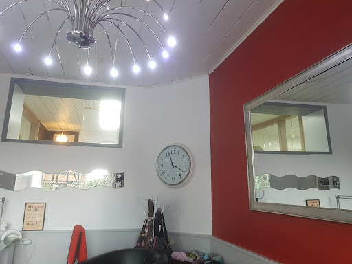 Ihr Friseur: Kosmetik, Fußpflege und Massage