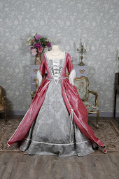 Photo n°27 de Costumes et châteaux à Versailles (Studio de photographie)