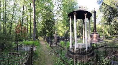 Photos of Raadi Cemetery