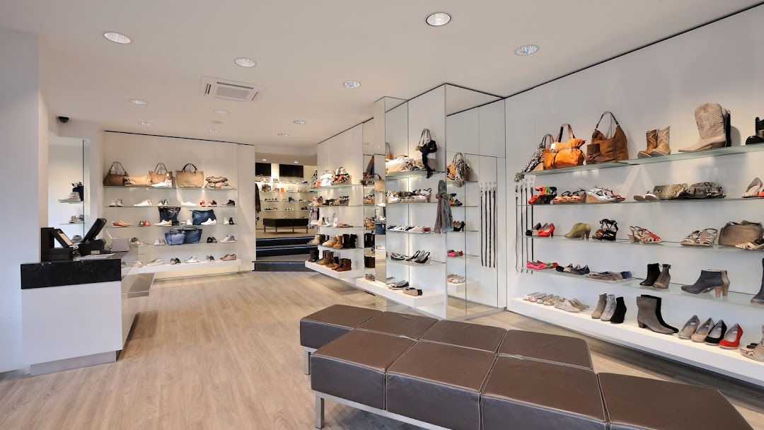 SHUZ by Hollants Schoenenwinkel in Leiden