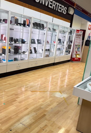 Nous tenons à partager avec vous les travaux effectués dans votre cash converters afin de vous accueillir dans de meilleures conditions. Et enfin nous l avons fait, cela rend le magasin beaucoup plus agréable et il nous reste encore quelques modifications à effectuer. D’ici là nous sommes bien ouvert et disponible pour racheter vos produits et acheter nos produits exposés.