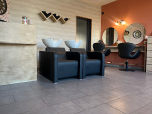 Photo n°6 de L'atelier des reflets à Les Attaques (Salon de coiffure)