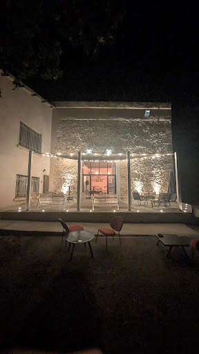 La Loule est votre cave à vins chaleureuse à Montferrier-sur-Lez, pensée comme un véritable lieu de 