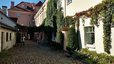 Photos of 13 Statinių