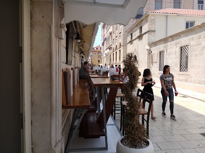 bar