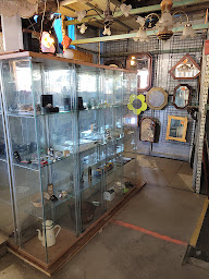 Photo n°4 de Df5 VENTE à Châteauneuf-sur-Isère (Magasin de vêtements vintage)