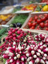 Photo n°4 de Le Cours des Halles à THARON PLAGE (Cave à vins)