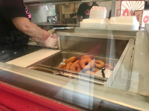 Mac Daddy Donuts - Visual