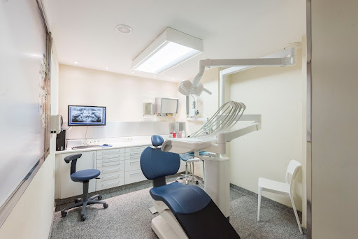 CLÍNICA DENTAL LA DENTISTA