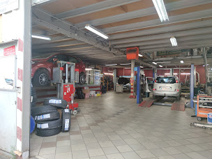 Photo n°3 de GarageAuto à Magnanville (Atelier de réparation automobile)