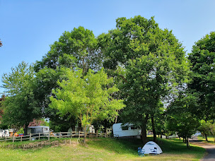 Photo n°7 de Camping de la Haute Sioule à Saint-Bonnet-près-Orcival (Lodge)