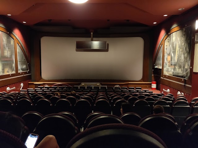 Cadillac & Veranda Kino