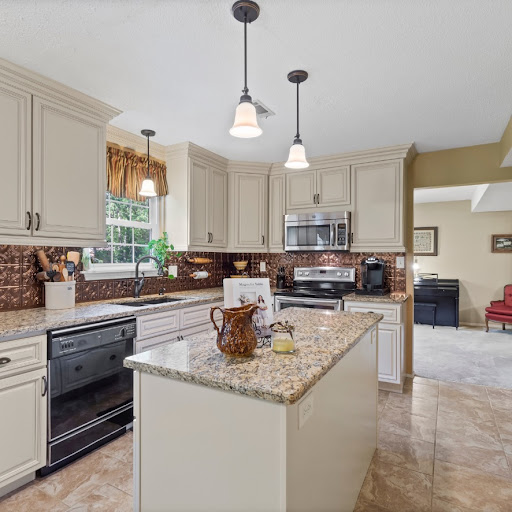 Wendy Flynn, REALTOR®, C21 Ashland Realty - Thumbnail