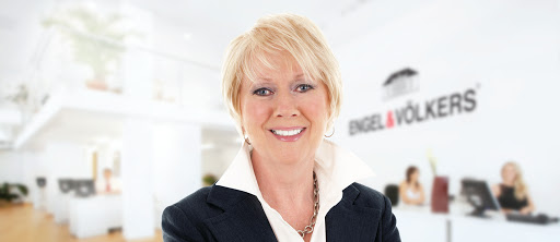 Luce Deslauriers • Engel & Völkers Bromont • Courtier Immobilier Real Estate Broker
