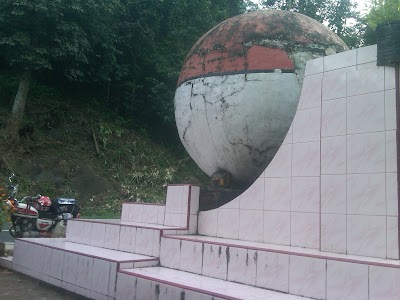 Photos of Tugu Katulistiwa