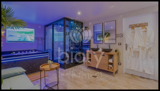 Photo de Spa de la Lune - Suite Spa privative avec Jacuzzi, Sauna & Vue aux portes de Paris à Clichy-sous-Bois (93390)