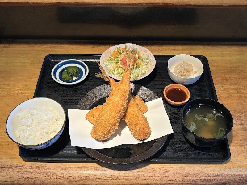 アカリダイニング