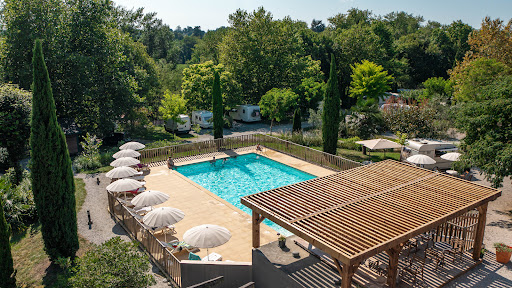 Photo de Camping Beau Rivage | Camping 3 étoiles piscine et bord de rivière à Navarrenx au pied des Pyrénées en Béarn, 64 à Navarrenx (64190)