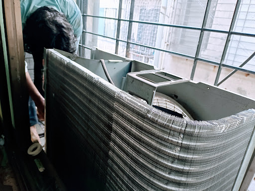 This is a split air conditioner which earlier had an aluminum condenser and there was gas leakage… post image