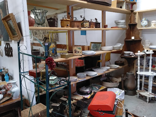 BROCANTE ANTIQUITÉS Cantal - Fabienne Robert Gallery - France