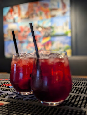 Social 7 Bar & Grill by null