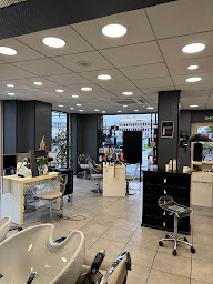 Photo n°2 de PRIVILÈGE – Coiffure à Melun (Magasin de cosmétiques)