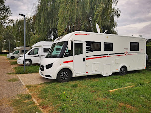Photo n°5 de Camping de mon Village (Camping-Car Park) à L'Isle-Jourdain (Terrain pour camping-cars)