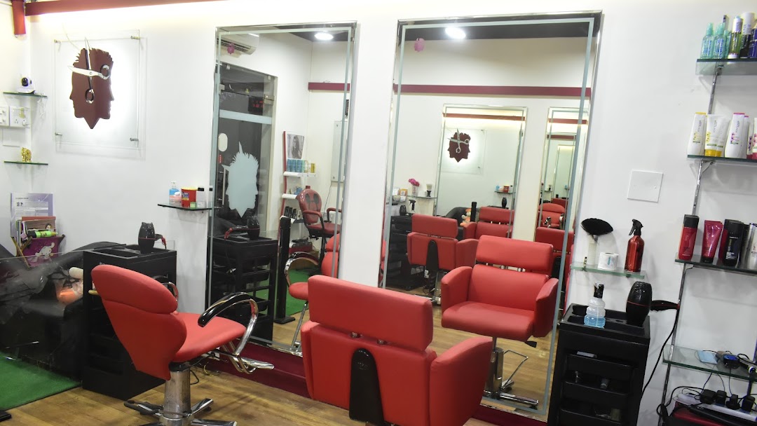 Royal Hair, A Family Salon - Hairdresser in Pashan