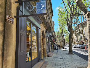 Photo n°3 de OPTIQUE - Maison LAURET - Opticien à Uzès à Uzès (Magasin de lunettes de soleil)