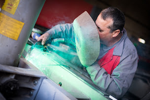 Photo n°24 de Carrosserie Roy & Vincelot à Saint-Pierre-d'Exideuil (Atelier de réparation pour poids lourds)