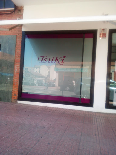 TSUKI - Visual