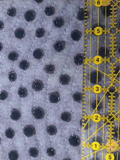 Amish Quilting by Hand - Thumbnail
