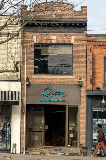 Queen Gallery - Visual