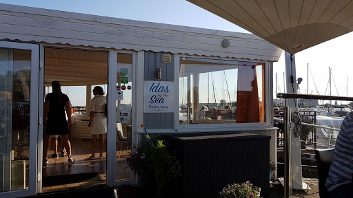 Idas by the sea