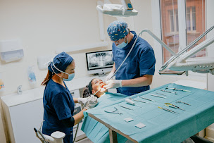 Photo n°1 de Dentiste - Dr Lionel MARTINEZ - Chirurgie et Implant dentaire à Toulouse (Dentiste)