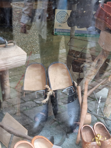 Authentic Breton wooden shoe manufacturer - Thumbnail