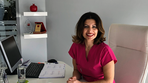 Dentist Fatma İldem Diş Hekimi