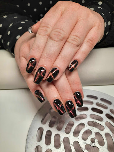 Love Nails & Lashes - Thumbnail