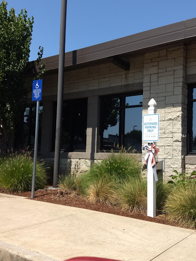 940 Chemawa Rd NE Parking - Thumbnail