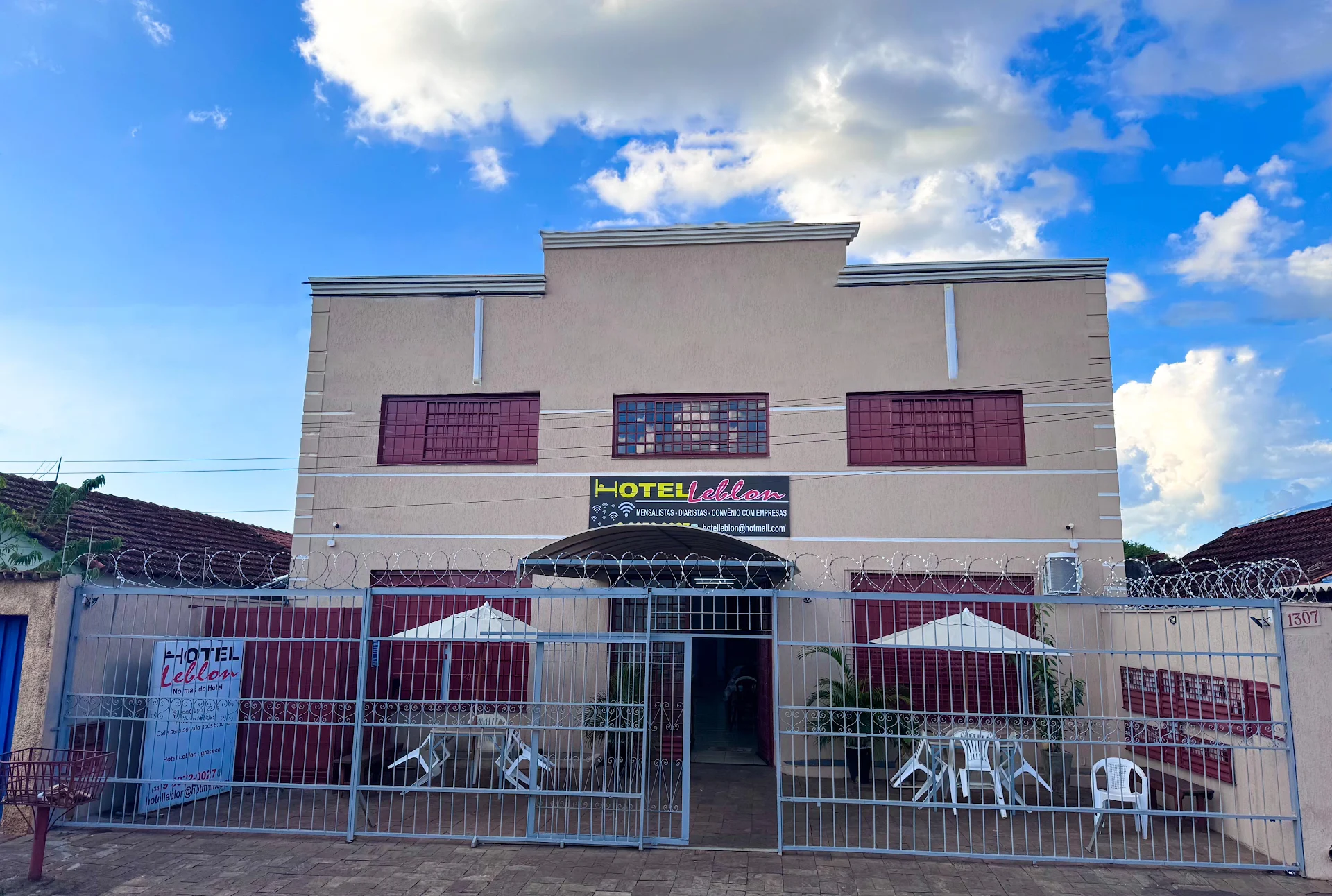HOTEL LEBLON - Hospedagem c/SmarTV e Ar-Cond. por Menos de R$130,00