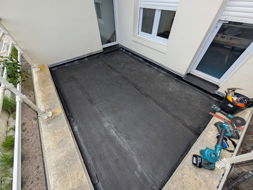 Un dégât des eaux ? un toit terrasse abîmé par le...