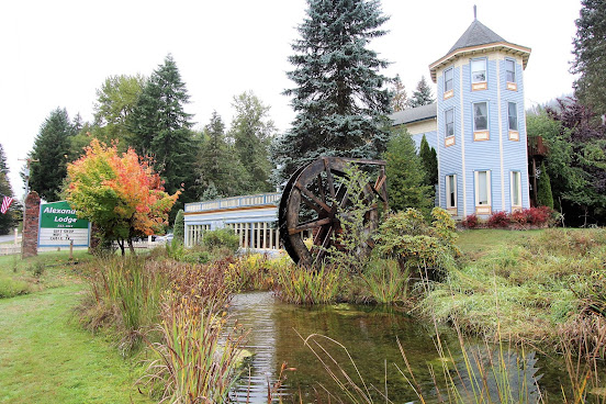 Alexander's Lodge At Mt Rainier by null