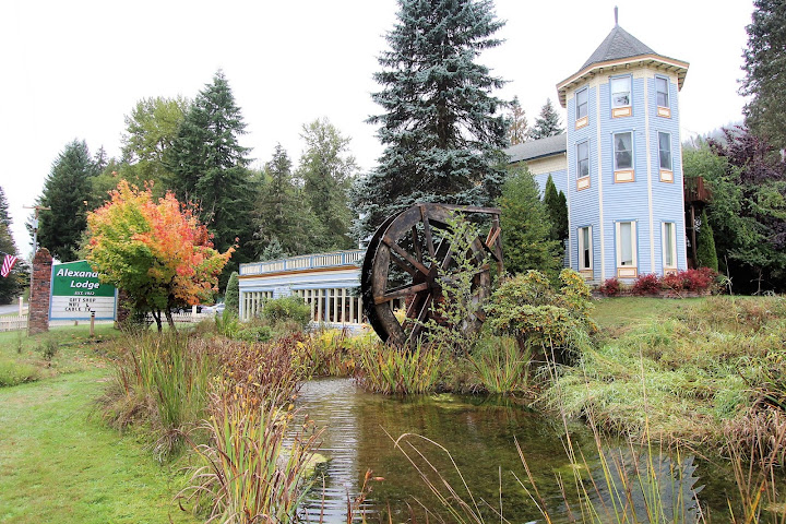 Alexander's Lodge At Mt Rainier by null