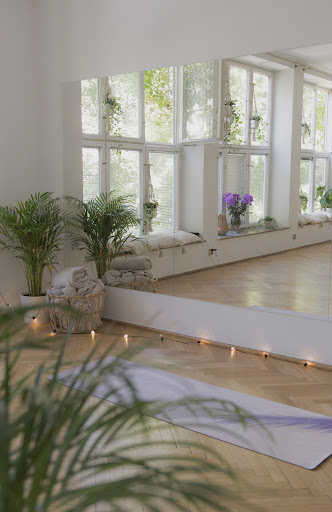 Blisko. Studio Jogi.