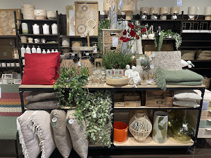 Photo n°35 de Maisons du Monde à L'Isle-d'Abeau (Magasin de canapés)