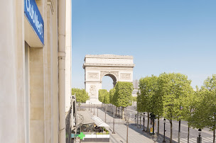 Photo n°35 de Agence de Voyages Club Med Paris 8eme Champs Élysées à Paris (Service de transport)