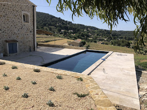 Photo n°17 de Marinal Piscines 83 | Construction Piscine Béton Armé Mono Bloc à Six-Fours-les-Plages (Société de construction de piscine)