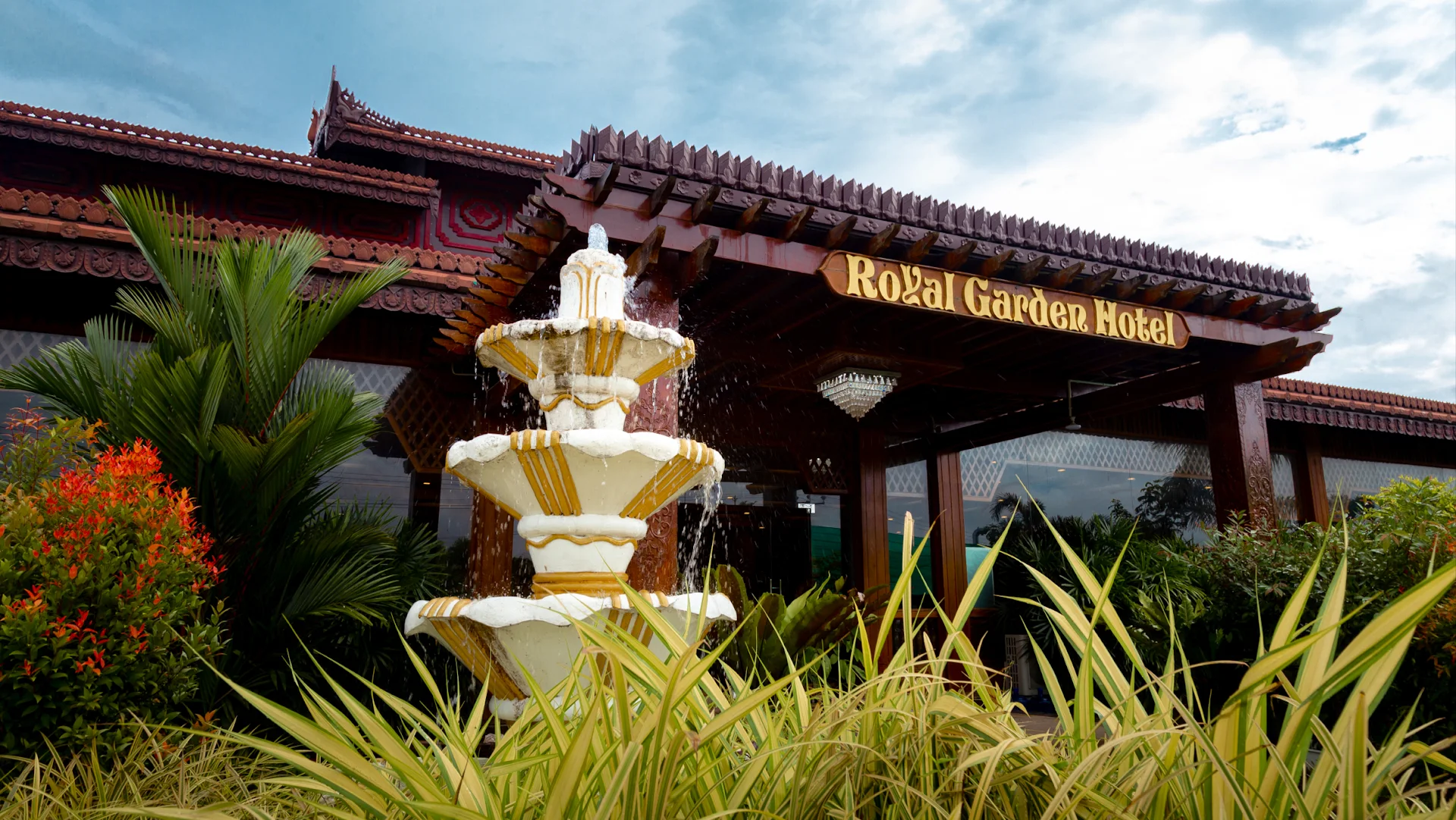 Royal Garden Hotel & Resort