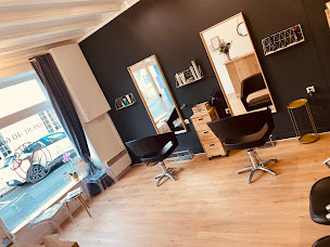 Photo n°1 de Le Salon de Maye à Savigné-sur-Lathan (Salon de coiffure)