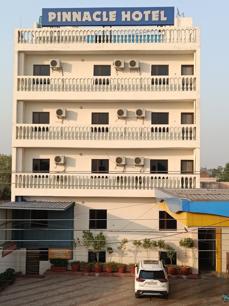 Pinnacle Hotel